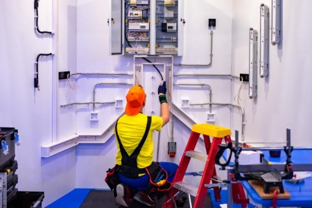 Rénovation électrique, les normes et conseils pour sécuriser votre logement