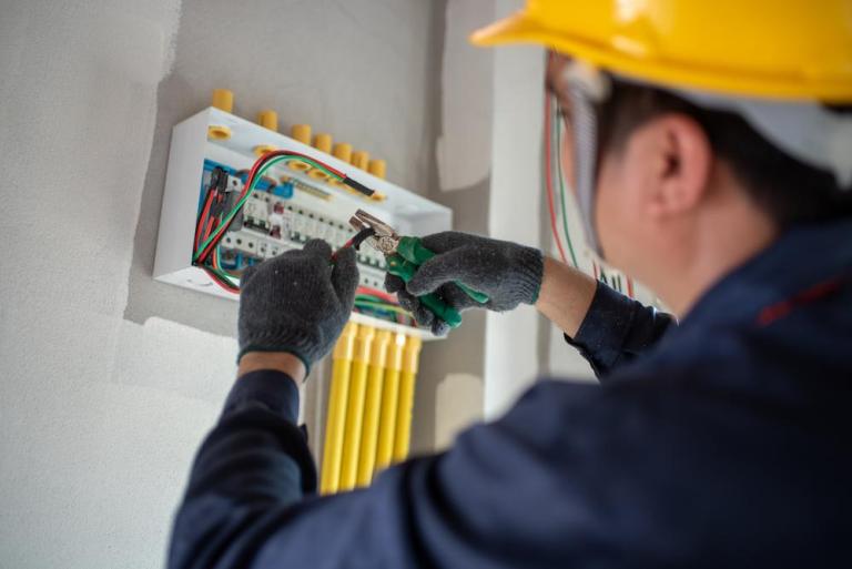 Bien gérer une réparation électrique à Divonne-les-Bains